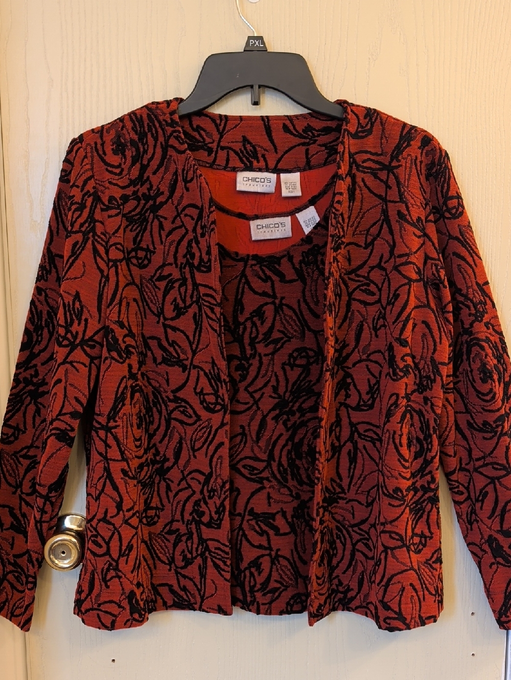 Chico's Travelers Red Black Floral Cardigan & Tank Set Size 1 (Medium)